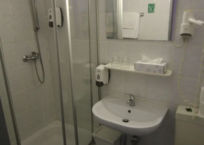 Carlton Hotel 3*